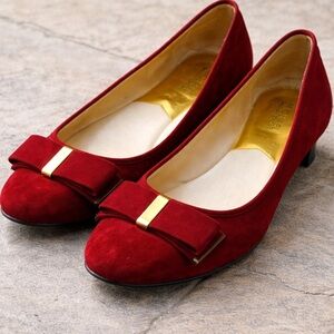 Michael Kors BEAUTIFUL maroon flat suede shoes! From a smoke free home